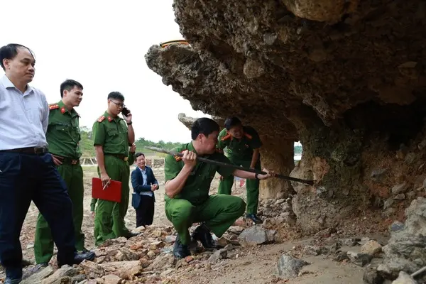 ll22qr cau hu hongjpg 1762320807085