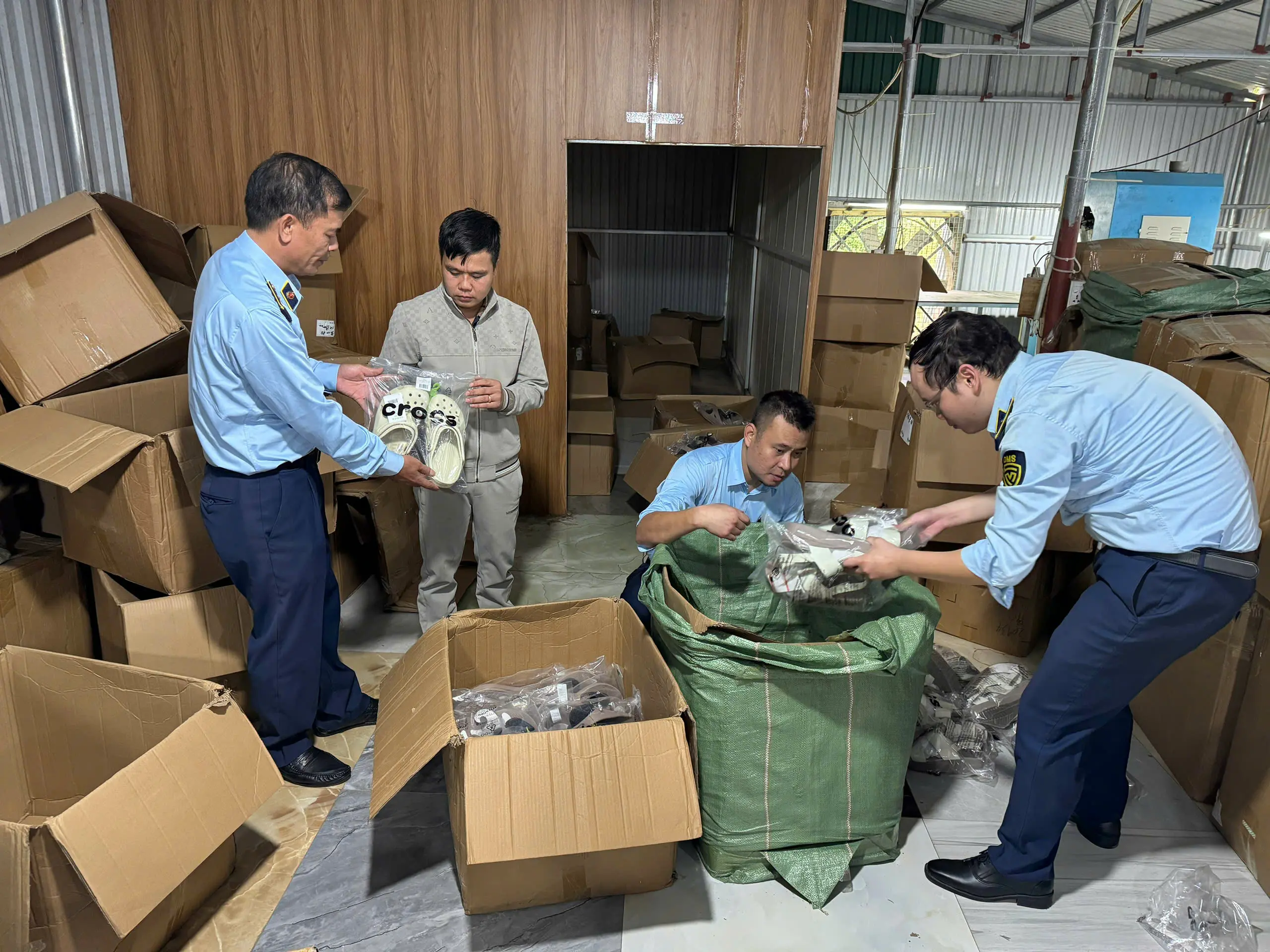 mkz12t 6nov2025051828gmtkhamkho1 176242654585295166535