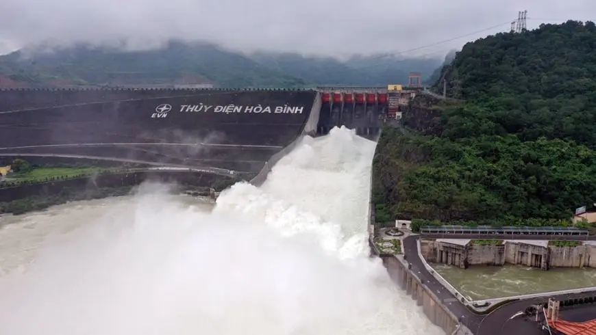 mxf9ml ho hoa binh mo cua xa day