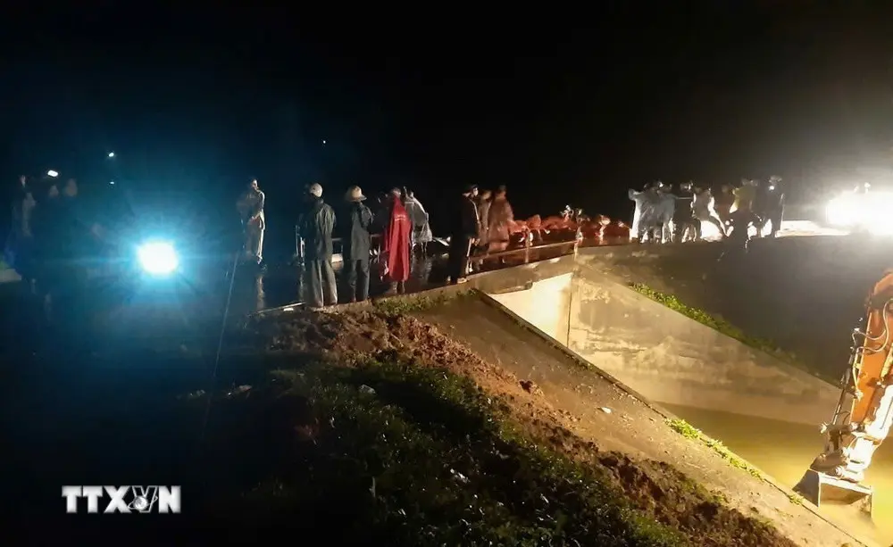 navlai lam dong xuyen dem ung pho nguy co vo dap tai ho thuy loi cay an