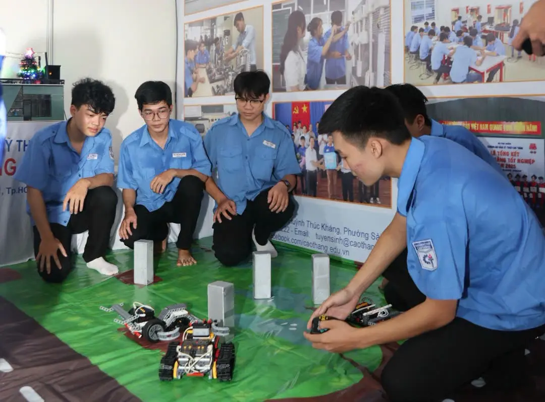 nyzrdt hinh cong nghe cao 17627633067861711779766