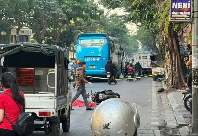 oicqai hien truong vu tai nan o ha noi nu sinh vien di xe may tu vong thuong tam 2 11461301