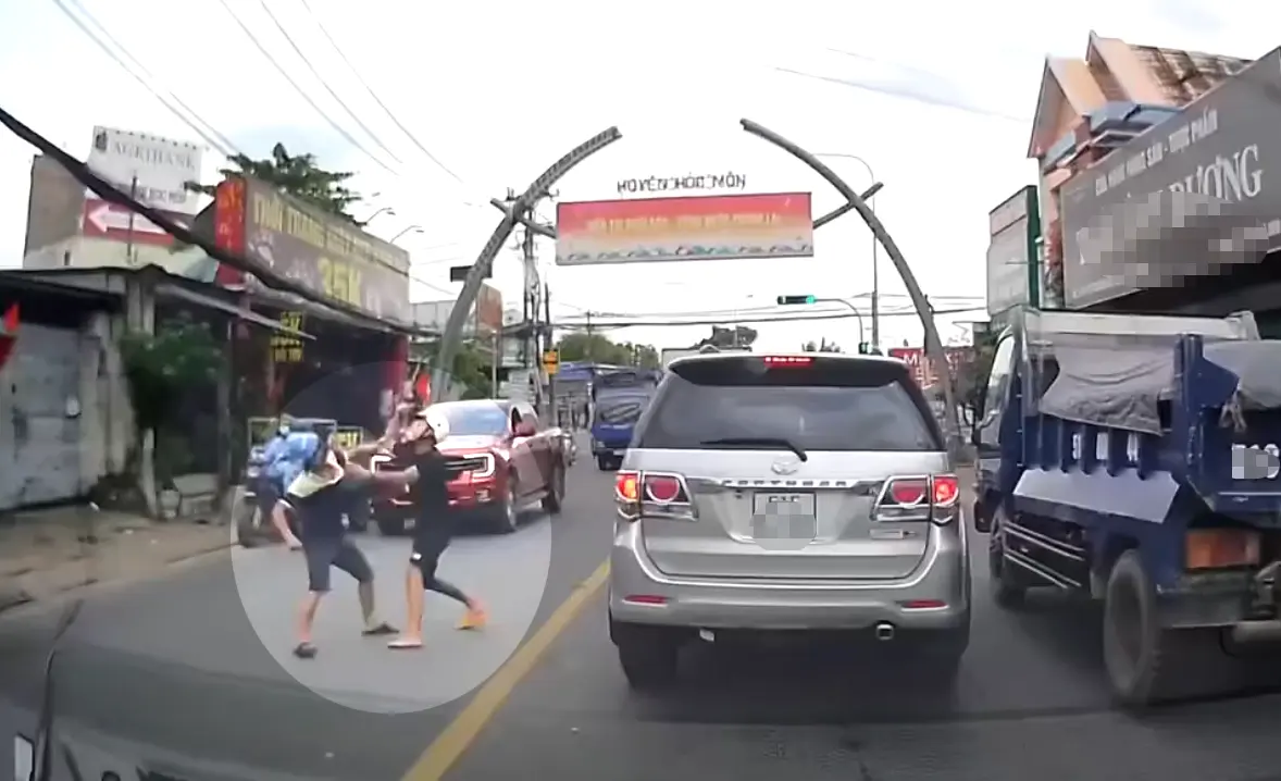 pwzotx 225 danh nhau 1747885077459558294713