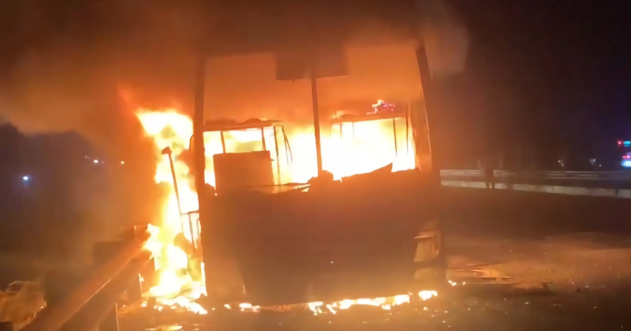 r97zxd chay xe 4 1763954652364605325140