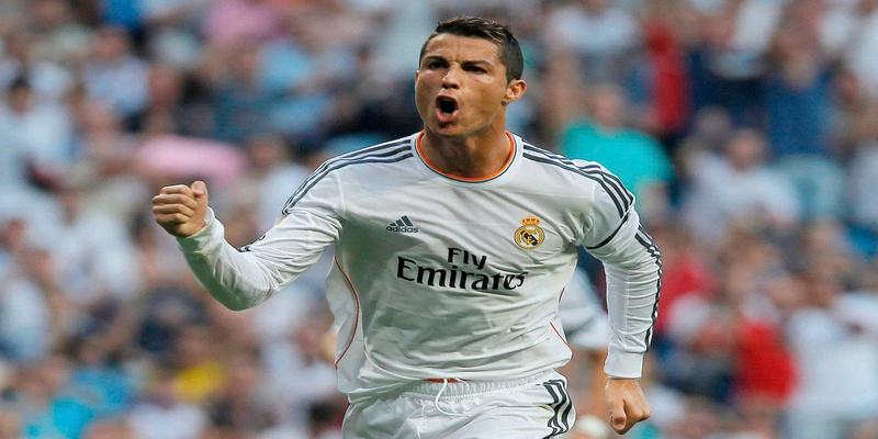 ronaldo ky hop dong cung nohu