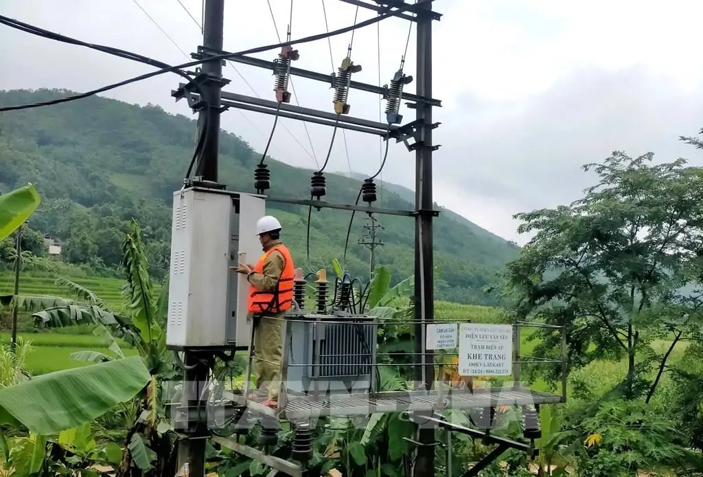s04qhs 204309 dien luc yen bai no luc khoi phuc luoi dien cho nguoi dan vung lu