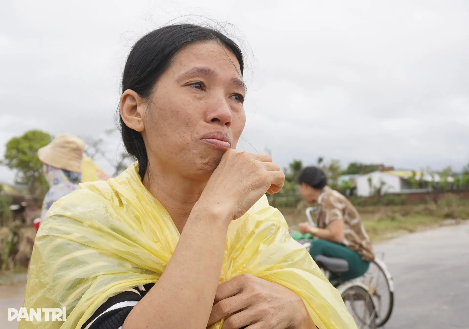 slthaz gia lainguoi phu nu ngheo bat khoc sau lu lich sudoan cong 3jpgjpg 1763889188931