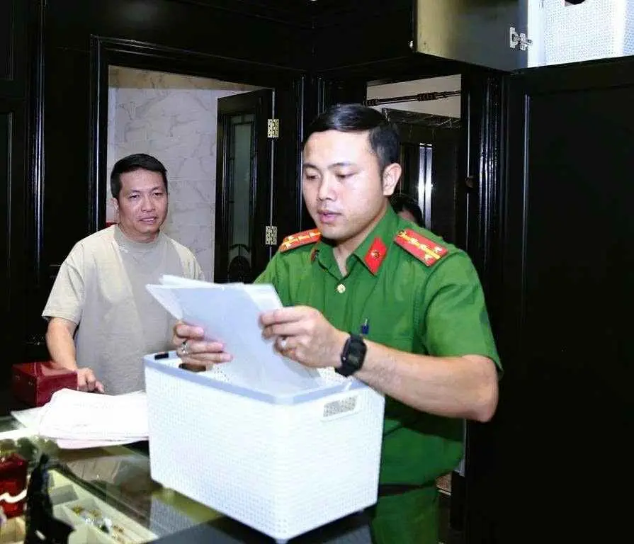 ul0e2u efb50e45 84ed 4402 be2e bc547eb5f5db 14563920740376533441215