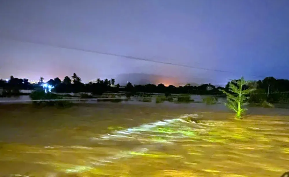 uytuvz be gai 13 tuoi 2 3274 7586.jpg