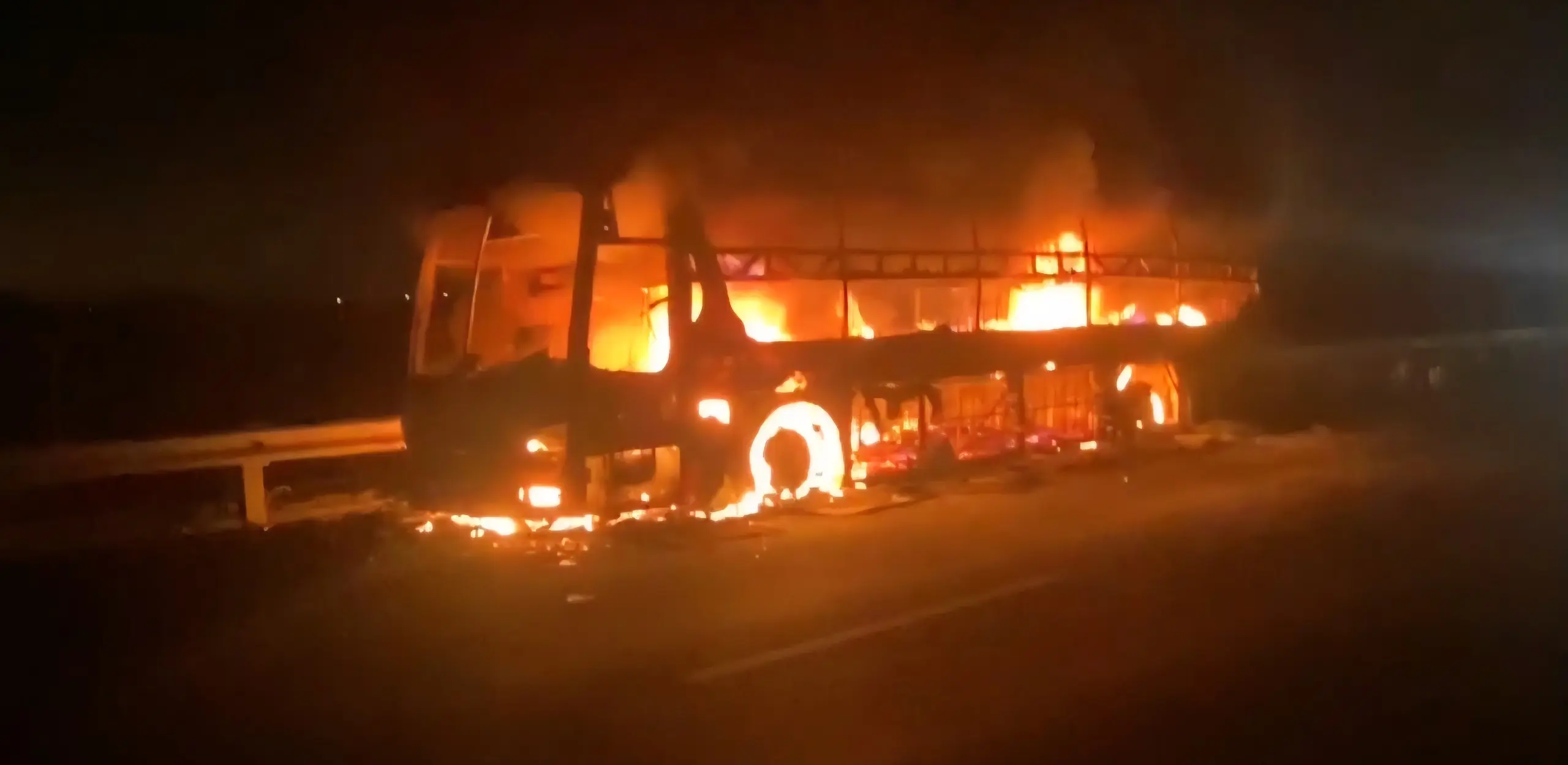 v086e1 chay xe 1 1763954575735481435911