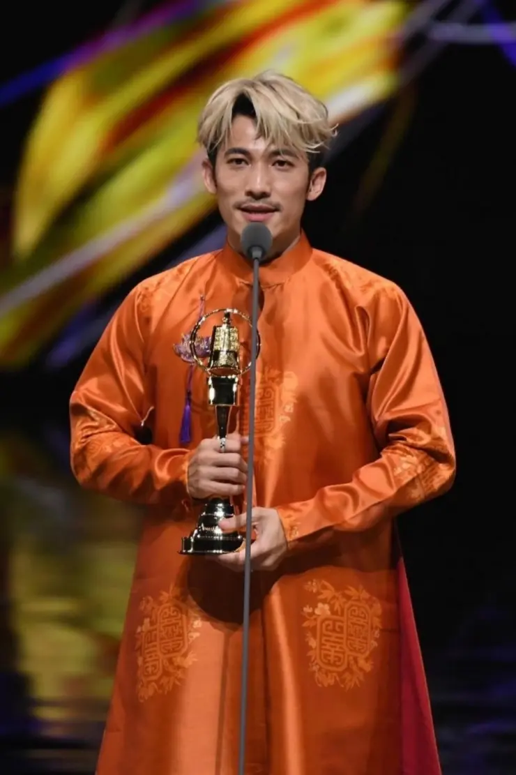 wst6ou 1760861457 dv lien binh phat 1 2562 width999height1499