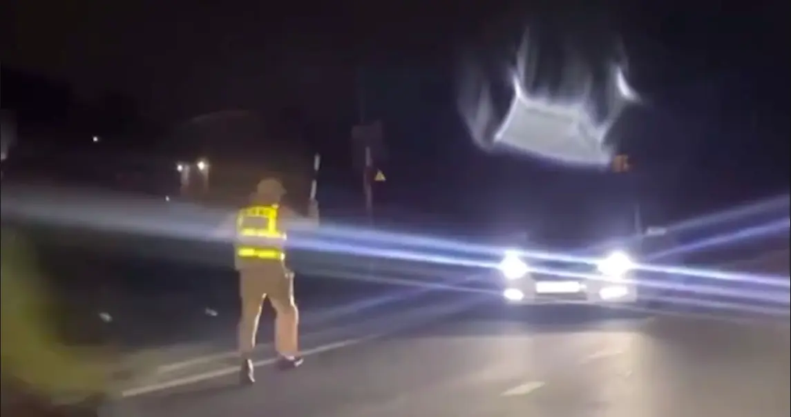 ybdta8 lui xe xuong ruong khi co gang tron chot kiem tra nong do con 5476 387