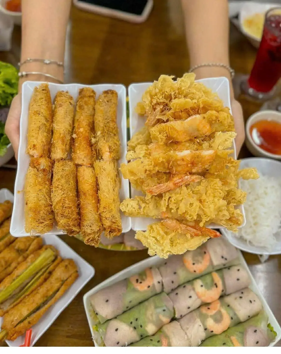 yhck3j 1762310101137 banh tom ba loc 561