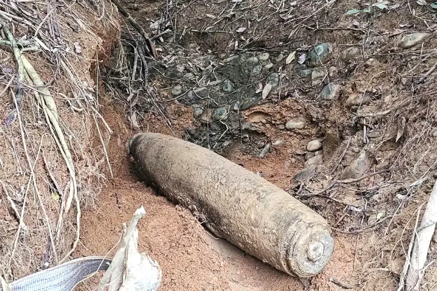 yi0w5a quang tri huy no thanh cong qua bom hon 220kg duoc phat hien sau mua lu 1 1763993527