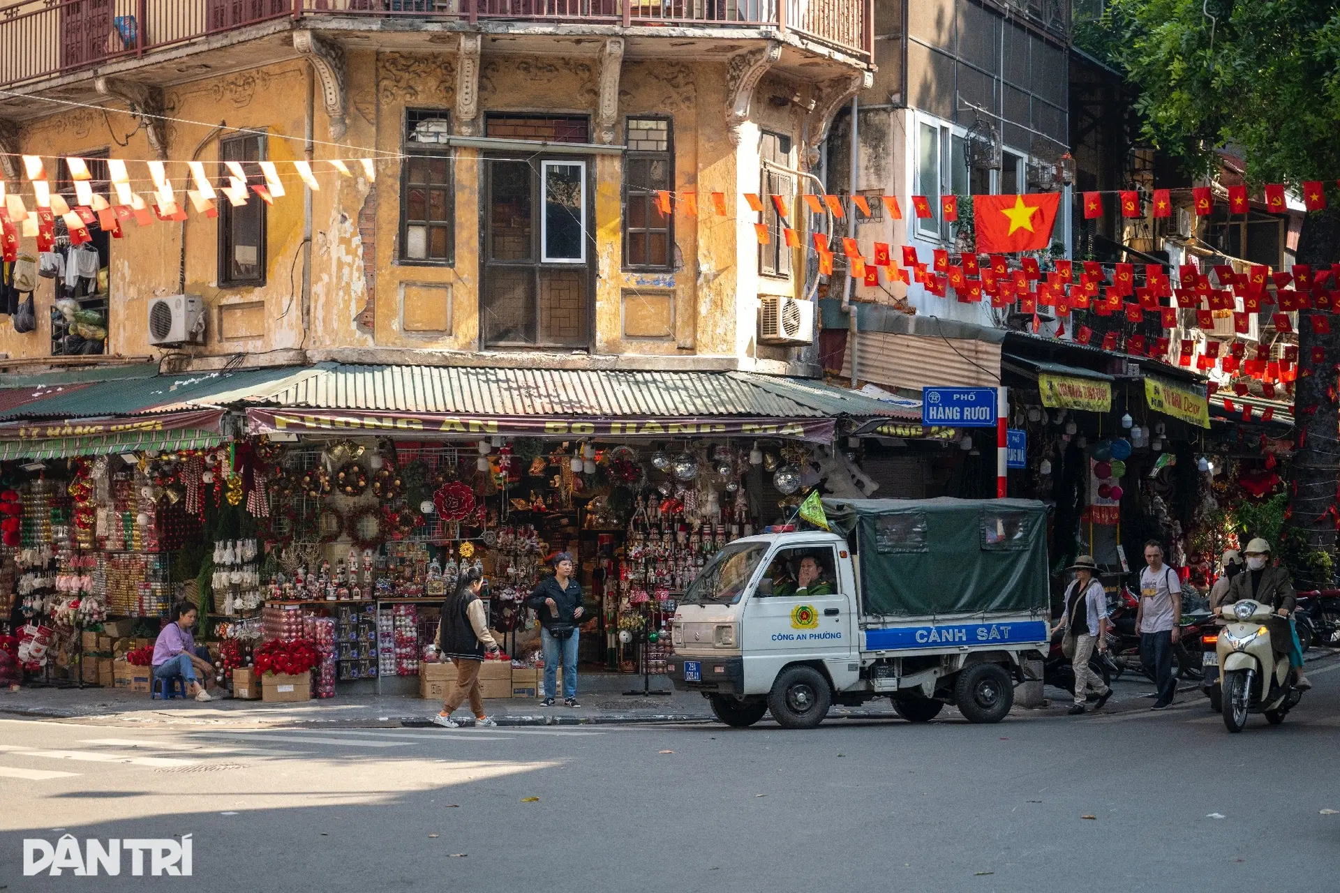 z3hs74 via he 10jpg 1763963029199