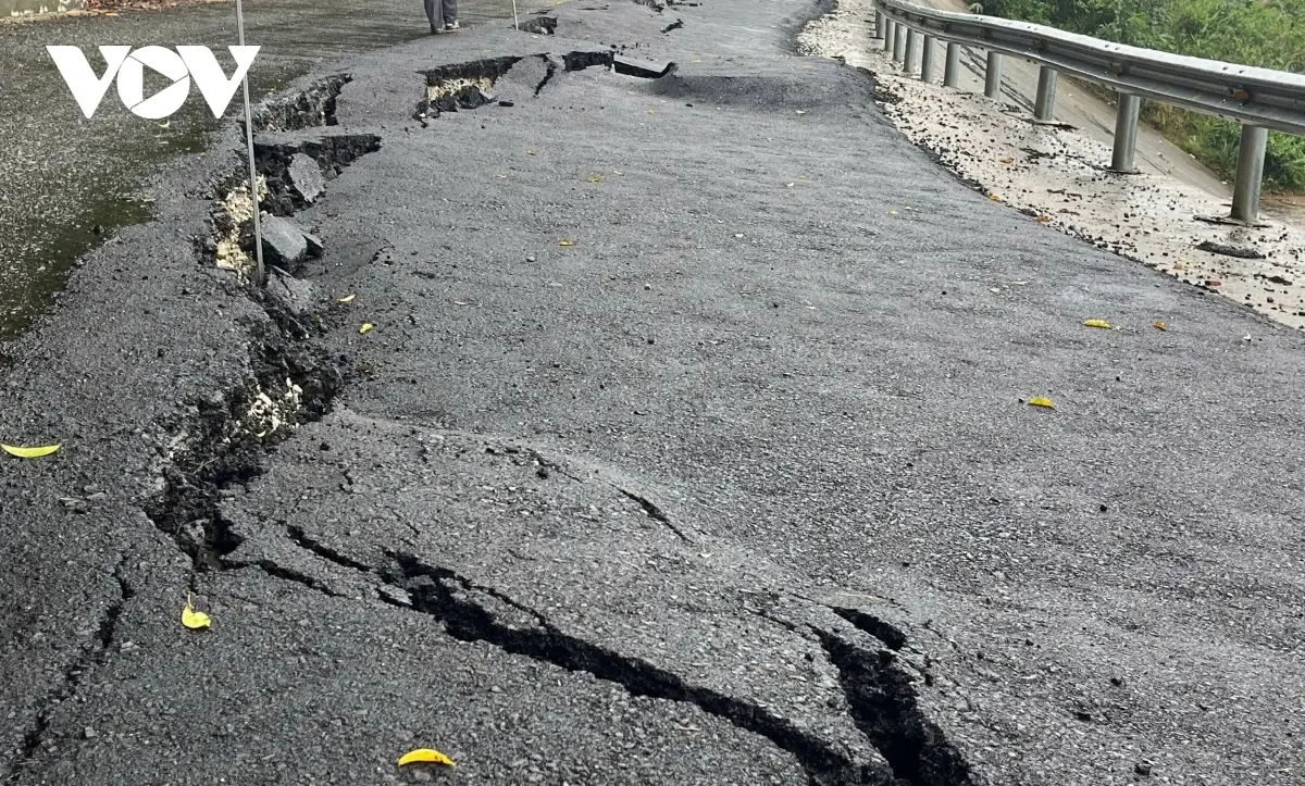 zcjphg mat duong bi hu hong 20251118145427