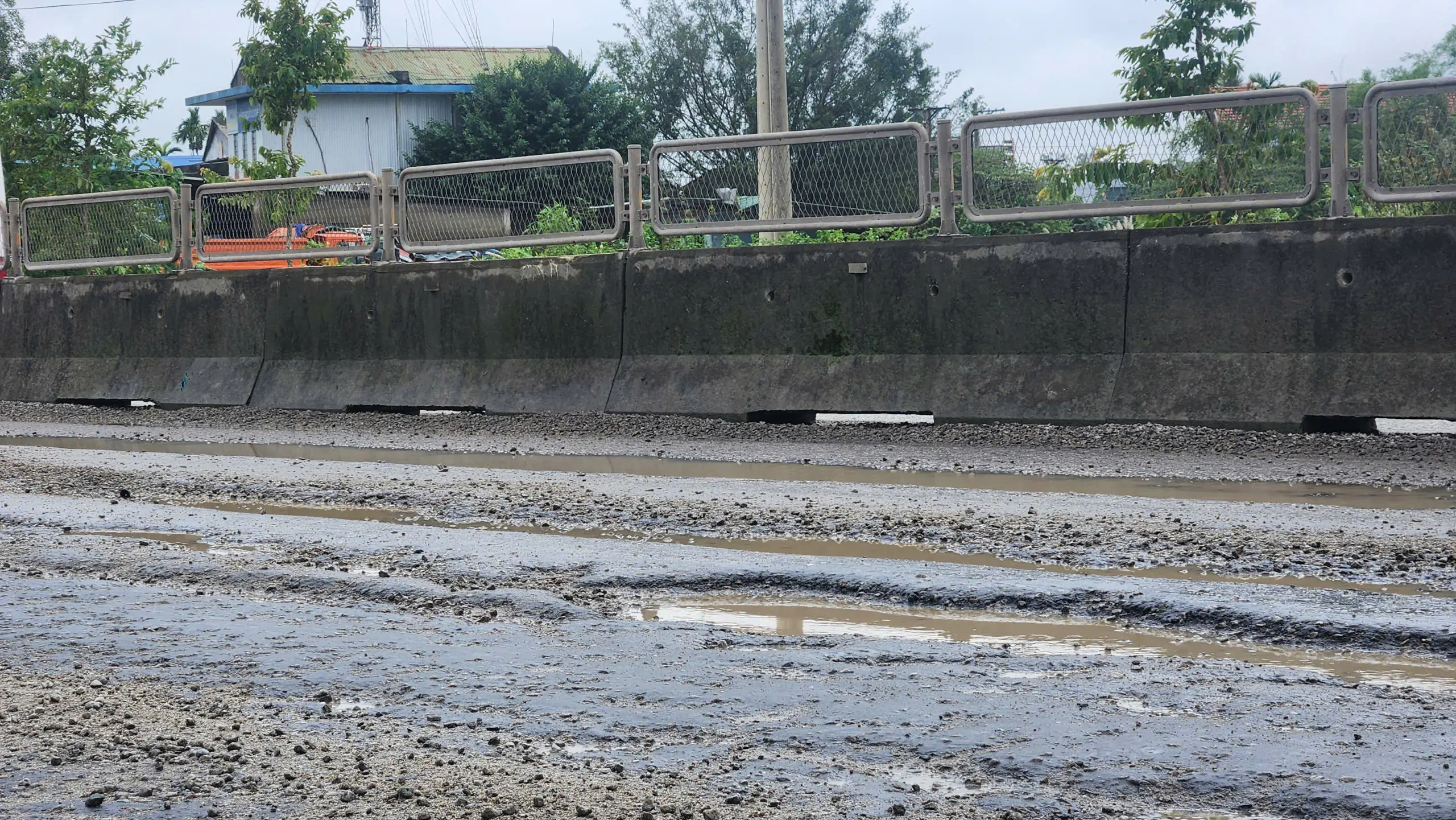 zgo4rs quoc lo 1 qua thanh pho hue chi chit o voi o ga sau mua lu 2 1762571728079128511882