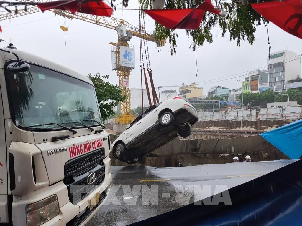 4lvm8g 190444 xuat hien ho tu than giua trung tam thanh pho da nang