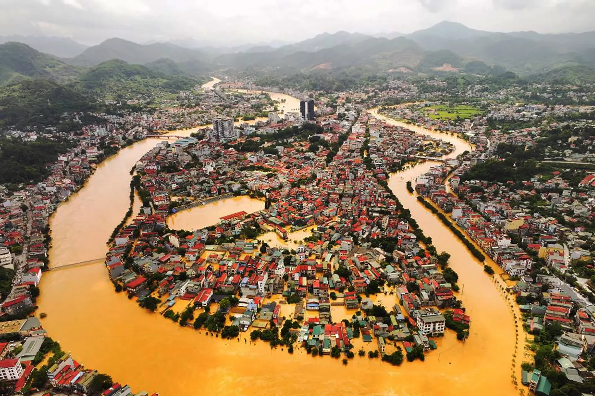 8oszu0 thien tai 2025 pha vo hang loat ky luc gay thiet hai 97 1042