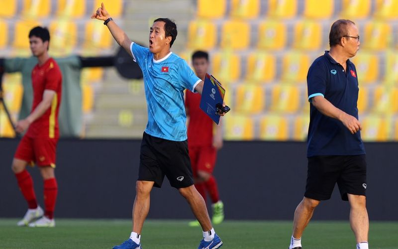 hlv tạo ra kỷ luật và tinh thần đoàn kết trên sân