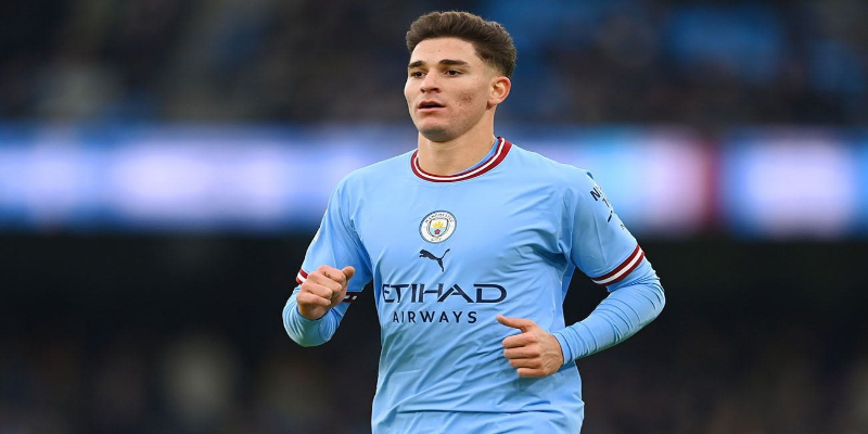 julian alvarez tai manchester city