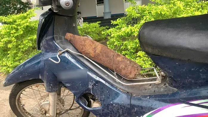 ngwo4o Phat hien vat nghi la dan phao chua no lien cho den tru so cong an 1 1766199907 796 width698height393