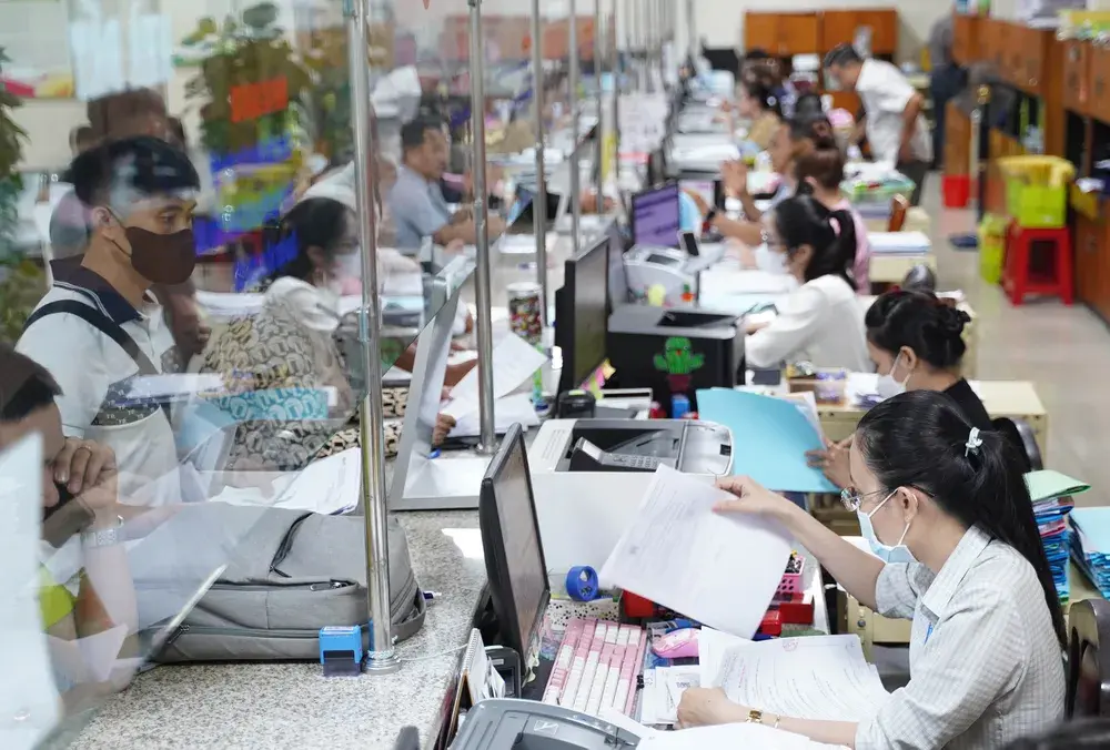 p71x3m nam 2025 tp hcm can hon 107 000 bien che cong chuc vien chuc 779.jpg