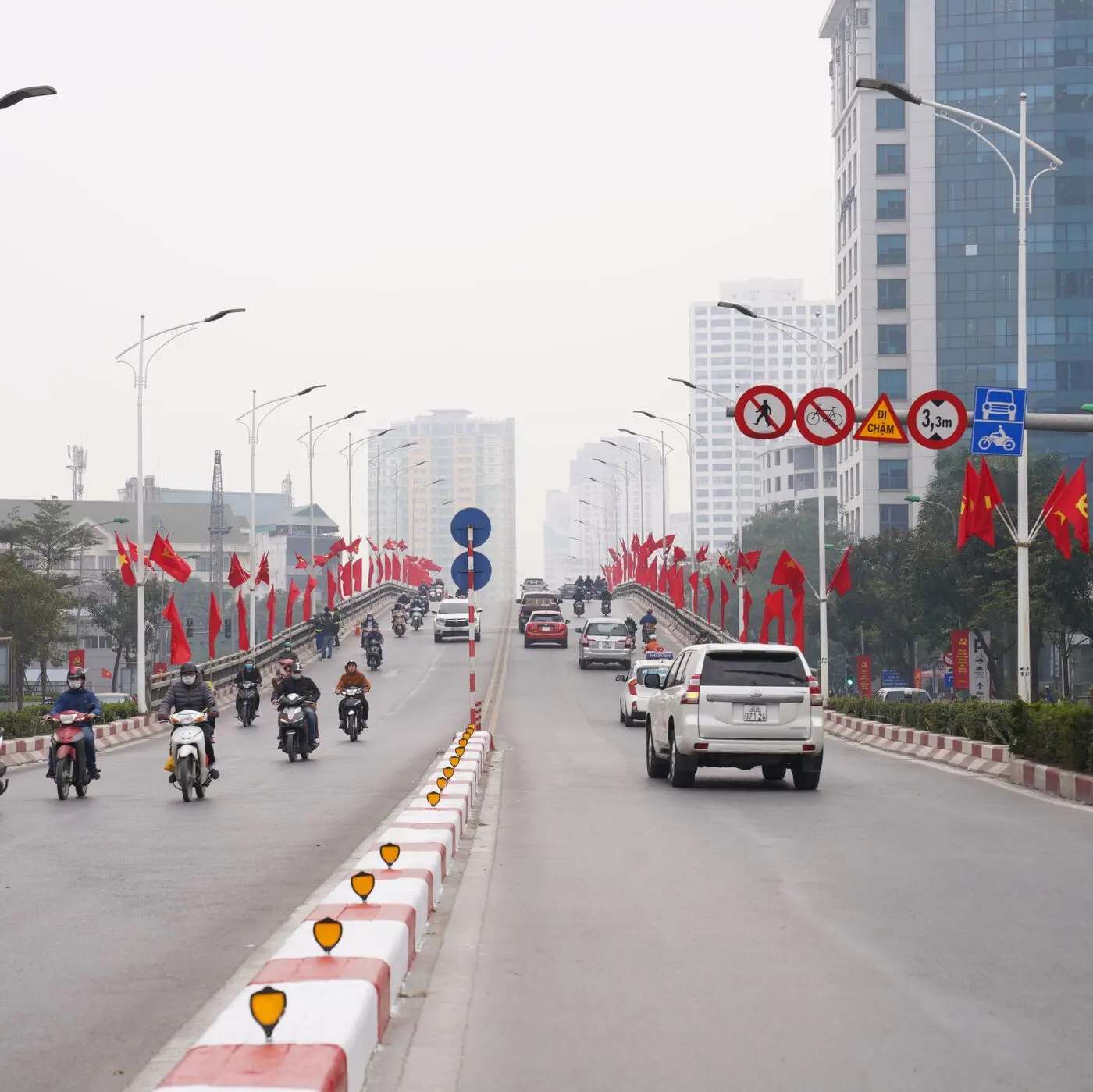 qcno84 9966359 512 0 2560