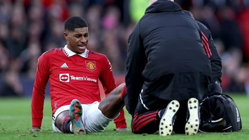 rashford vang mat vi chan thuong