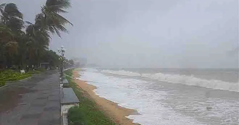 rn06gj Thoi Tiet Mua Lon 1