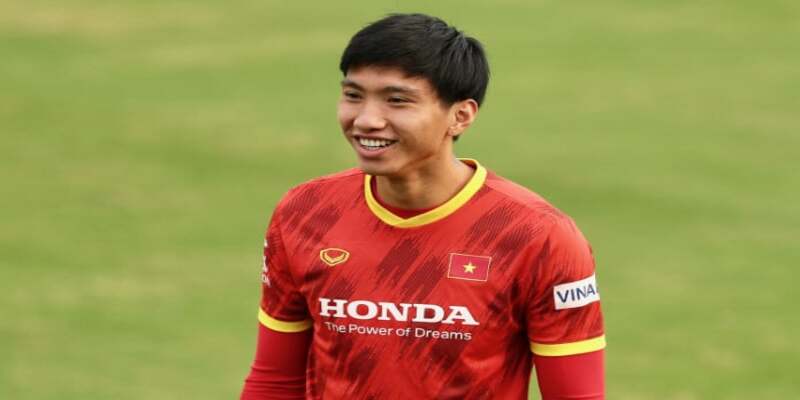 su nghiep dinh cao cua cau thu bong da doan van hau