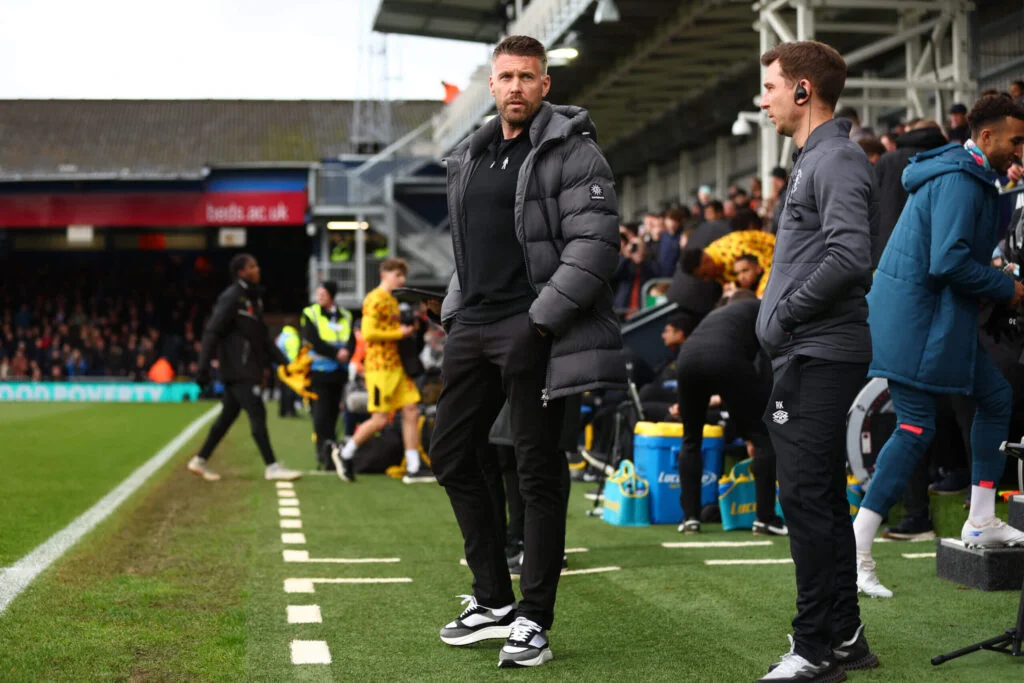 Vai trò của huấn luyện viên trong việc xây dựng bản sắc và lối chơi của đội bóng