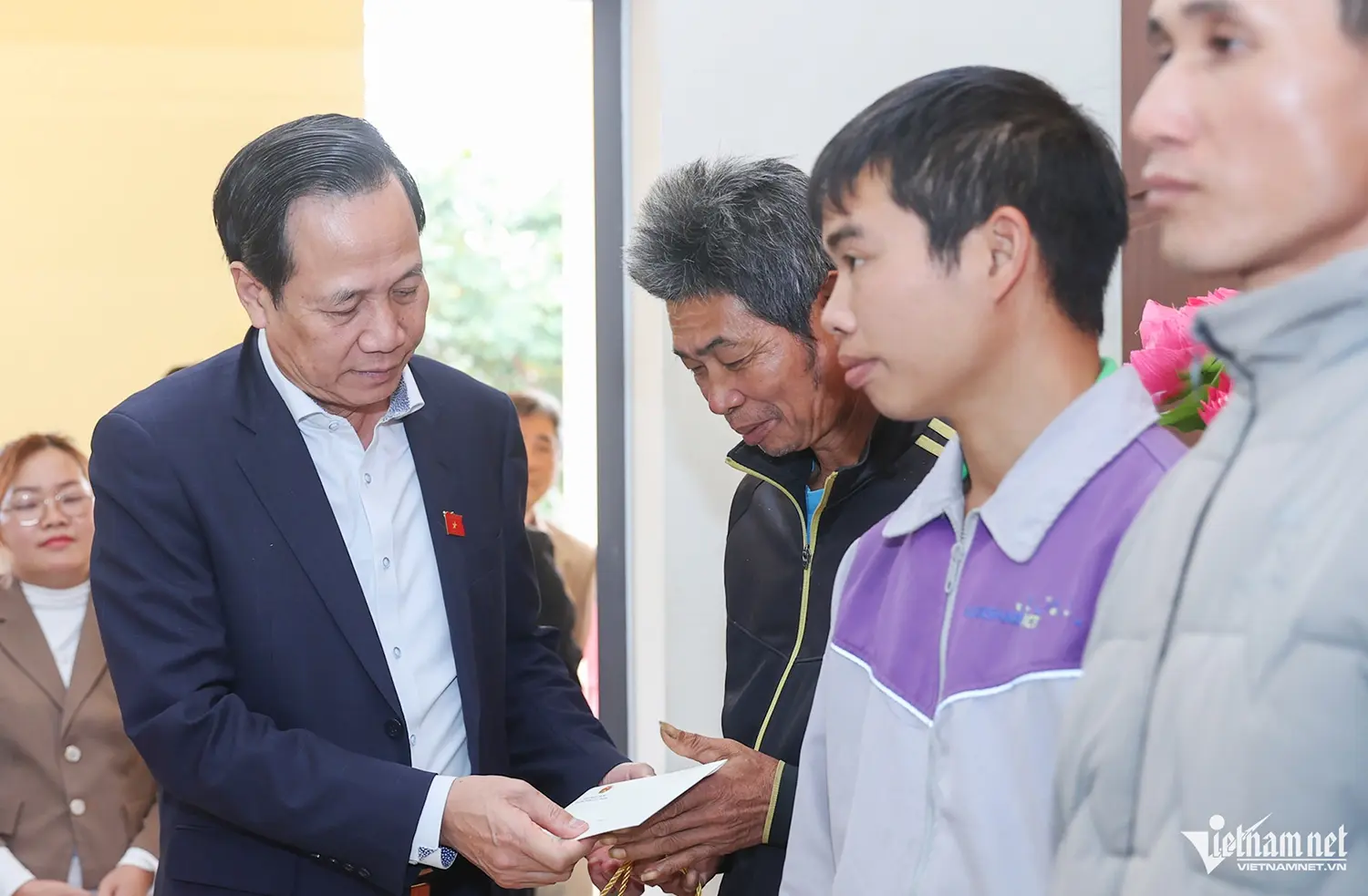 yswr0v 21025618 LS 4 25 12 02