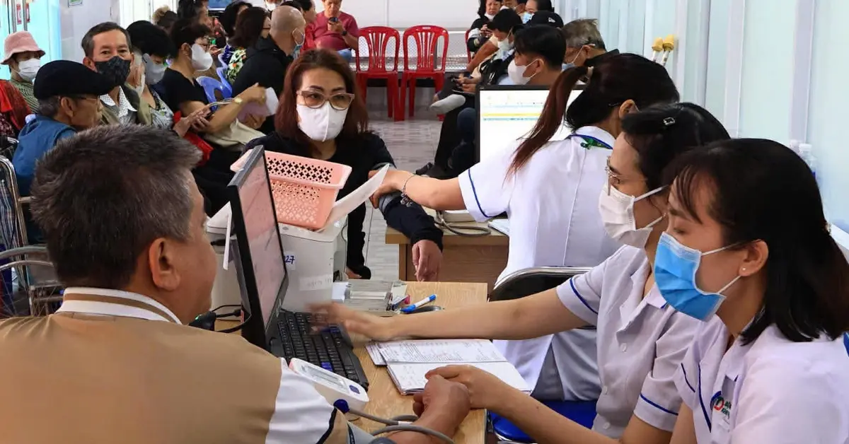 805y4l nguoi dan den kham do huyet ap tai tram y te 17682716146901708487606 8 344 895 1763 crop 17682736004611106712427 68 0 811 1419 crop 17688708635461014380295