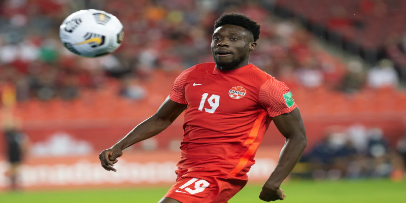 alphonso davies tai doi tuyen canada
