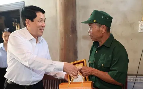 betu63 chu tich nuoc tang qua nguoi co cong 17676648511481315551882 0 0 513 820 crop 176766508161833417633 0 80 463 820 crop 1767666479696295100088