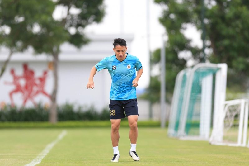 chan thuong va su tro lai