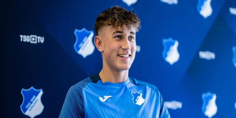 khoi dau cua tom bischof