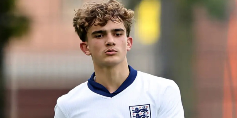 max dowman tai doi tuyen anh