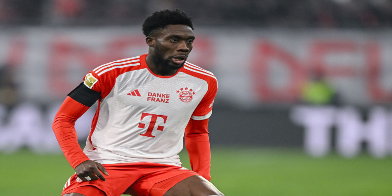 phong cach thi dau cua alphonso davies