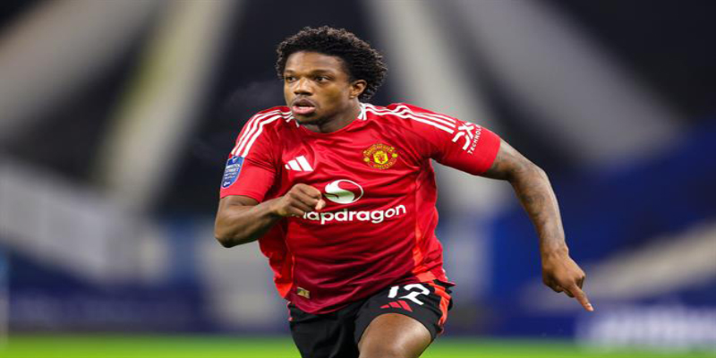 phong cach thi dau cua tyrell malacia