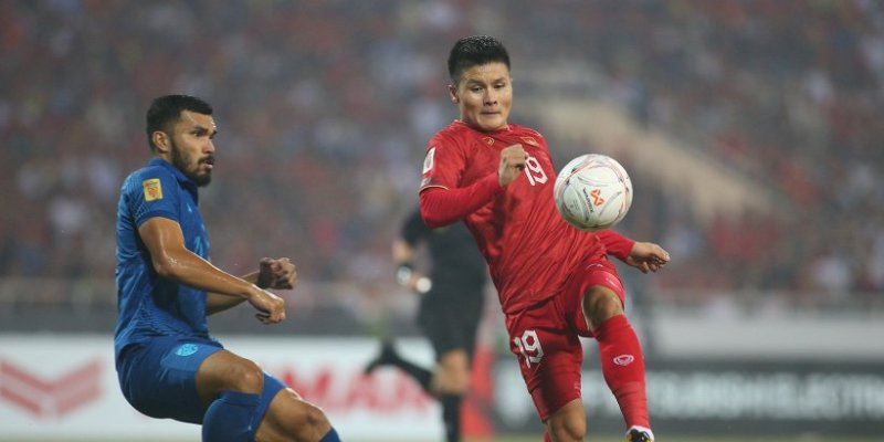 thanh tuu lam rang danh nguyen quang hai tren san co