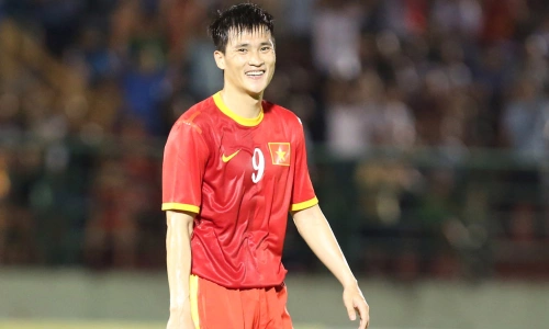 xuat phat diem cua cong vinh khi bong da la loi thoat cho gia dinh