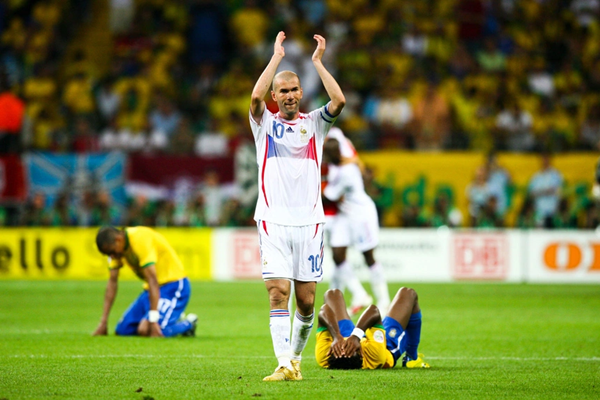 xuat than va con duong vuon len tu khu pho nghe den dinh cao the gioi