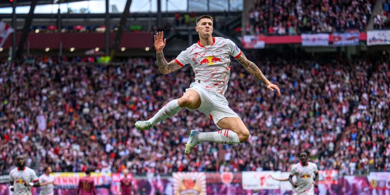 Benjamin Šeško dần trở thành "quái thú" sân cỏ