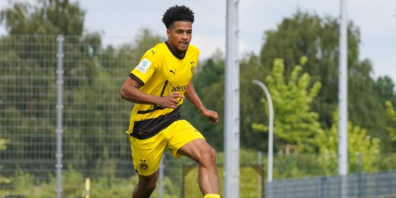 Cầu Thủ Almugera Kabar 