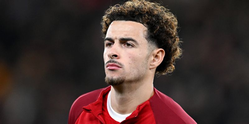 Từ Siêu Phẩm Đến Trụ Cột Tuyến Giữa