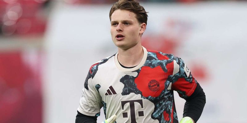 Cầu Thủ Jonas Urbig