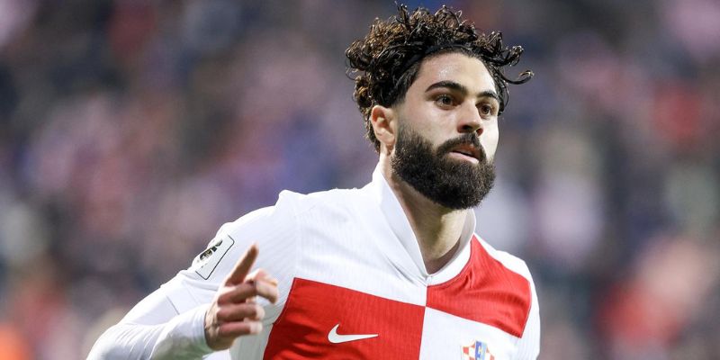 Sự Nghiệp Câu Lạc Bộ: Những Bước Nhảy Vọt Thần Tốc