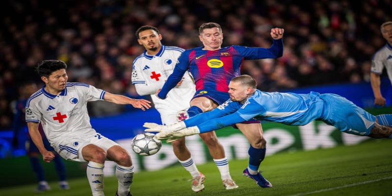 lewandowski bat kip mot ky luc cua messi